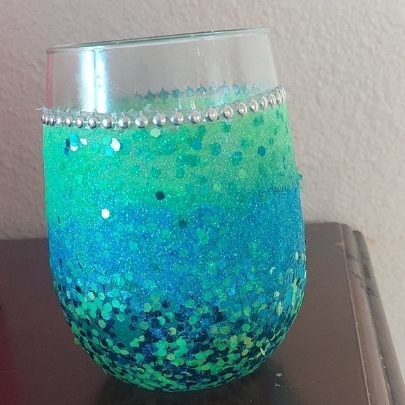 HANDMADE blue and green Glitter Ombré Wine Glass - Picture 2 of 8